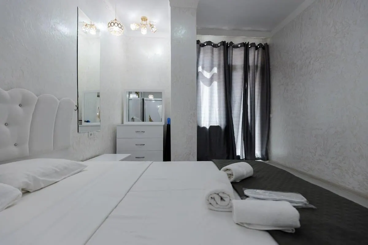 1Br Apt In The Center Of 바투미 아파트